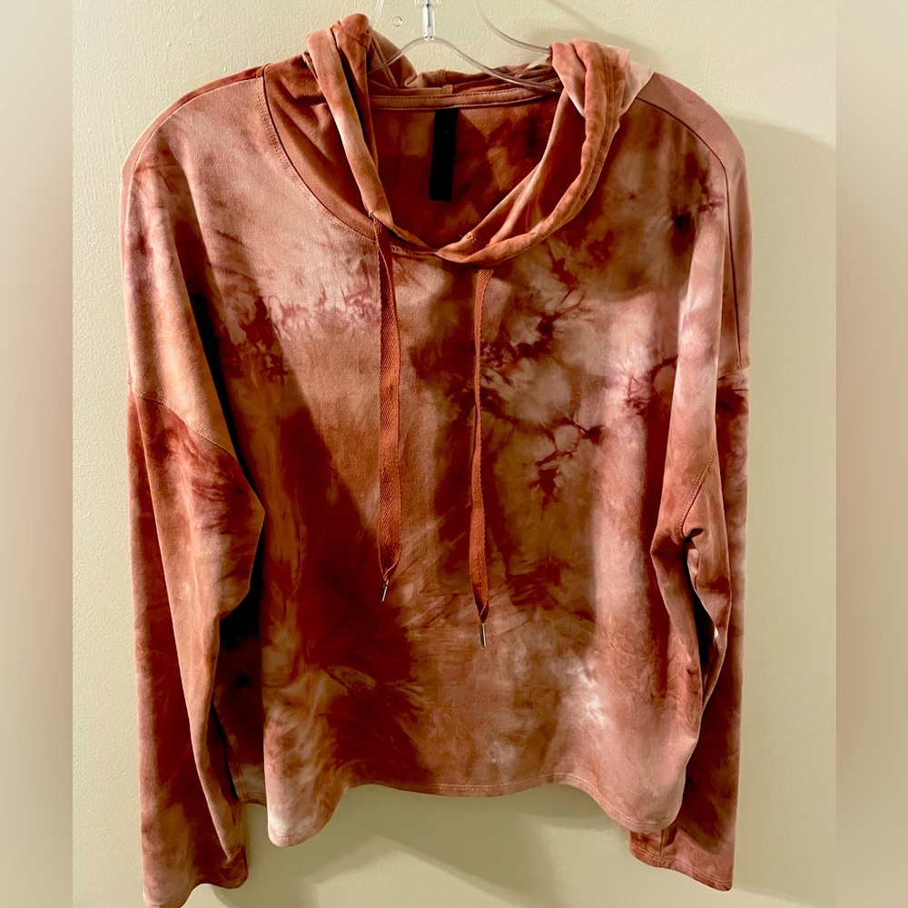 Super soft and light drawstring hooded pull over!